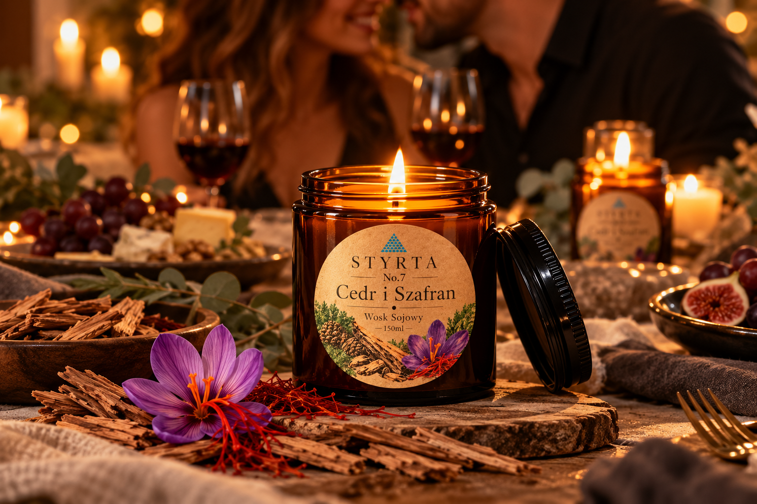 Naturalna świeca zapachowa Cedr i Szafran Styrta 150 ml